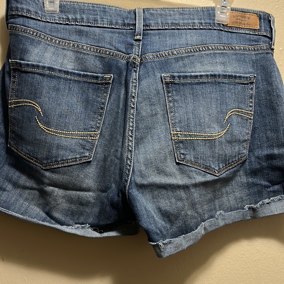 Levi Jean Shorts - Picture 3 of 4